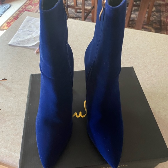 Velour Boots - Picture 2 of 6
